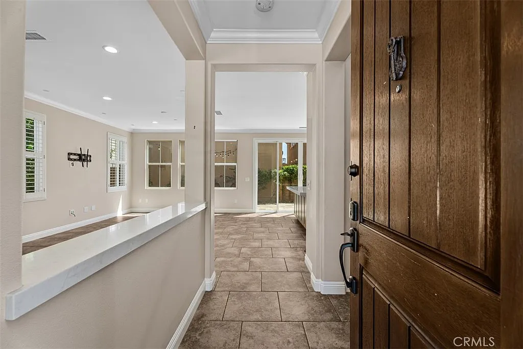 4 bed, 2.5 bath, 2059 sqft, $5,300 — Photo 2