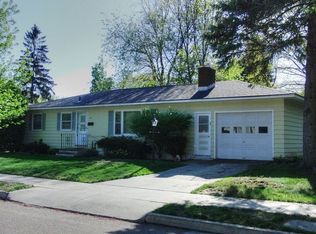 29 Alder Ln, Burlington, VT 05401