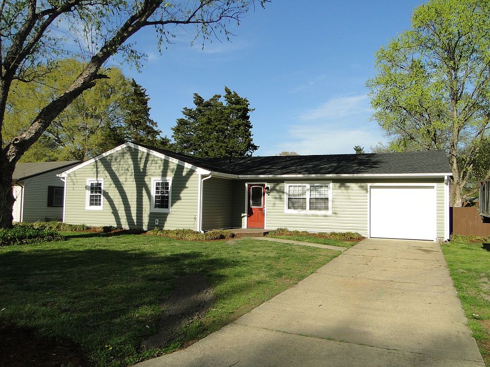 1st image of 992 Cedar Forest Dr