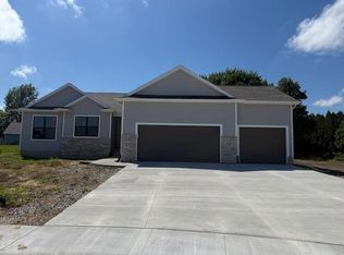 134 Sunbird Ct, Waterloo, IA 50701