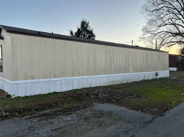 77 Riviera Courts Dr, Murray, KY