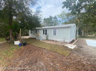 9792 Lake Dr, Weeki Wachee, FL 34613