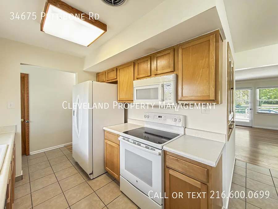 4 Bedroom Ranch in Solon — Photo 3