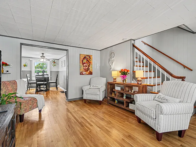 2461 Adrian St — Photo 4