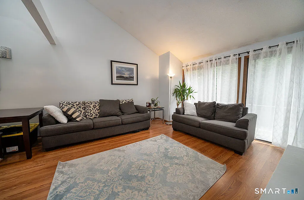 1 bed, 1.0 bath, 937 sqft, $2,400 — Photo 4