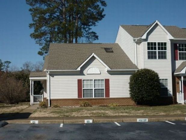 1st image of 101 Sterling Ct