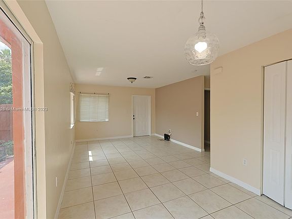 5th image of 943 SW 9th Ct