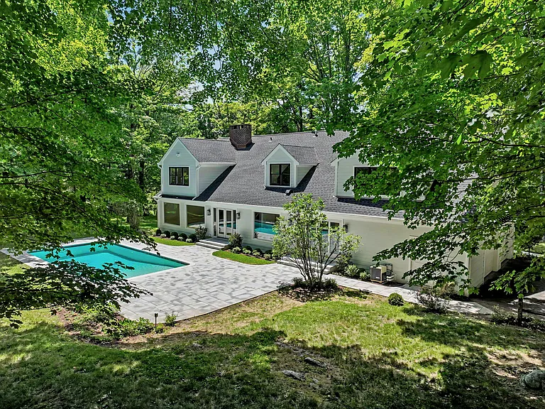 403 Stanwich Rd — Photo 3