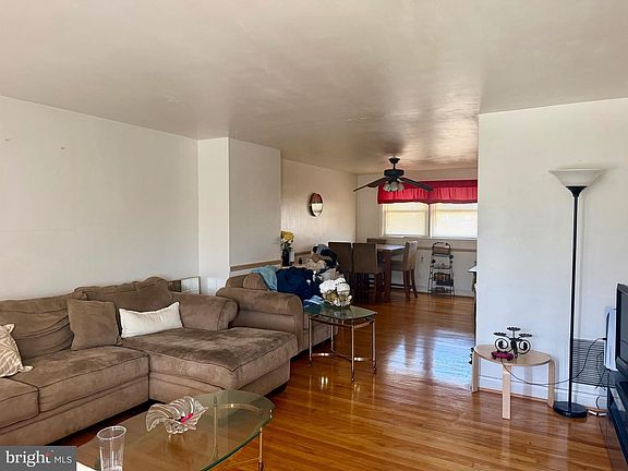 3rd image of 4506 Parkside Dr