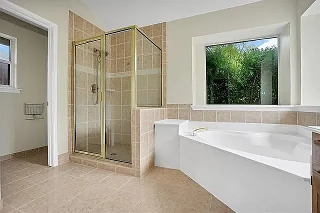 827 Cornell Ln — Photo 12