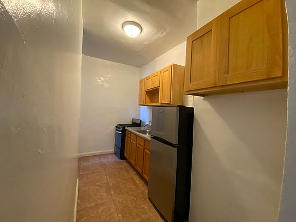3rd image of 815 Park Pl #1C