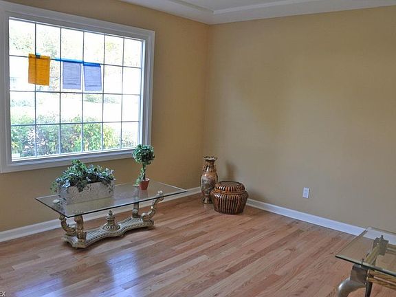 5th image of 15402 Alonzo Ave