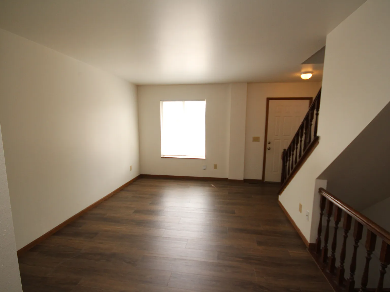 3 bed, 2.5 bath, 976 sqft, $1,400 — Photo 4