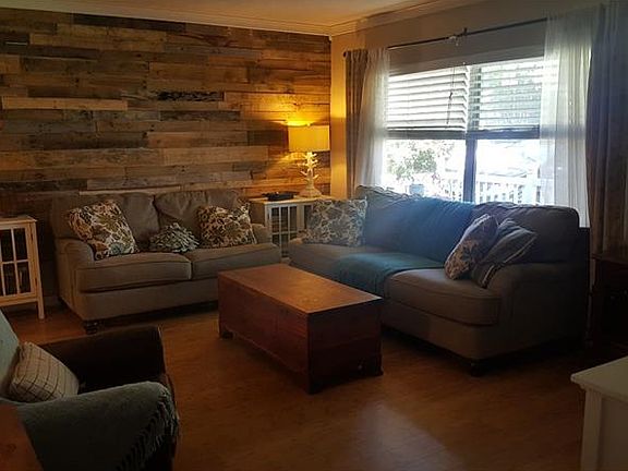 3rd image of 1040 Glenwood Dr