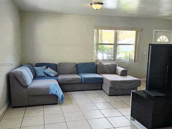 5th image of 113 NE 12th Ave #113
