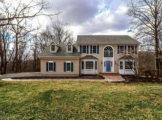 23 Bridle Path Dr, Asbury, NJ 08802