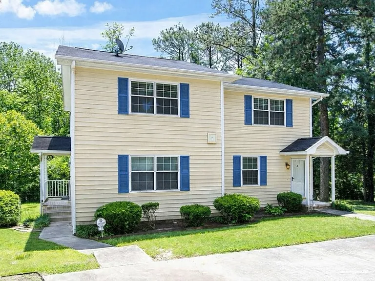 Well-maintained duplex in a peaceful neighborhood, just minutes from Duke and Downtown Durham.