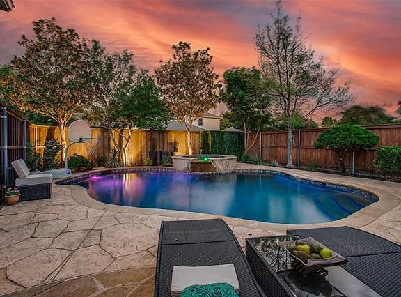 2nd image of 3917 Pinetree Dr