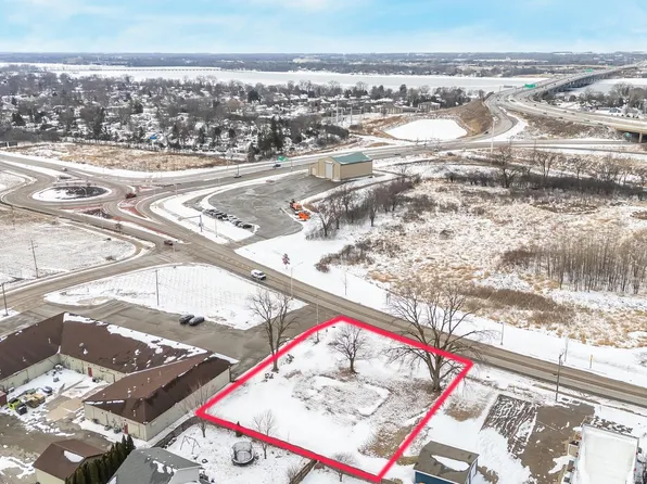 Racine Rd, Menasha, WI 54952