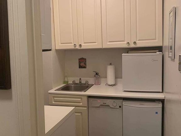 5th image of 330 E 43rd St APT 303