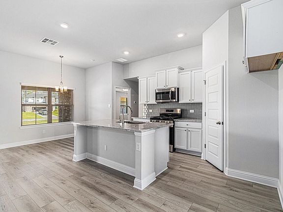 4th image of 8 Gemstone Ct