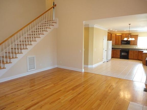 5th image of 7837 Chillingsworth Ln