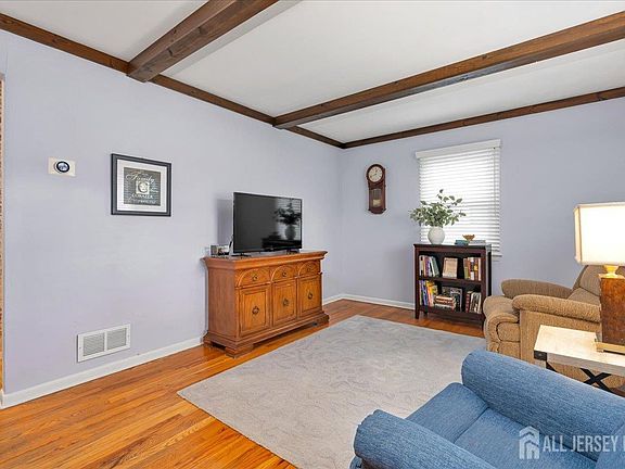 2nd image of 16 Hawthorne Ave
