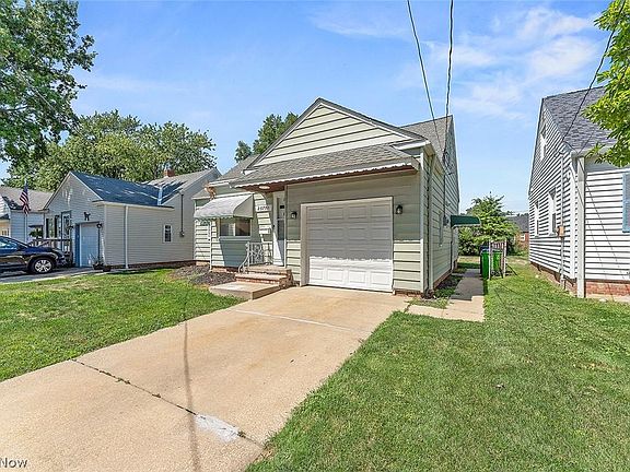 3rd image of 25751 Drakefield Ave