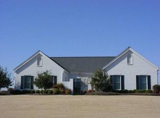 2797 E Lakeshore Dr, Starkville, MS 39759