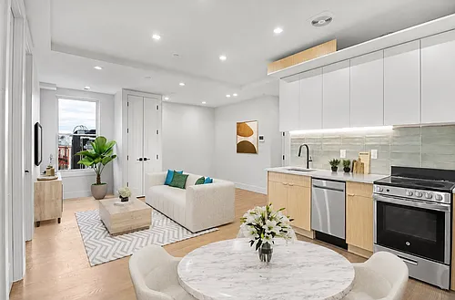 322 Graham Ave Photo 1