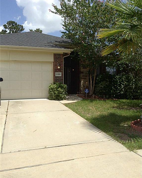 1st image of 11926 Champions Walk Ln