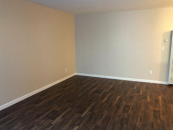 4th image of 3837 39th St APT 8