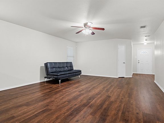 3rd image of 8421 River Bluffs Dr