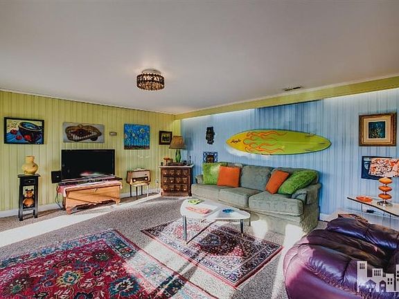 Sunny, spacious Great Room