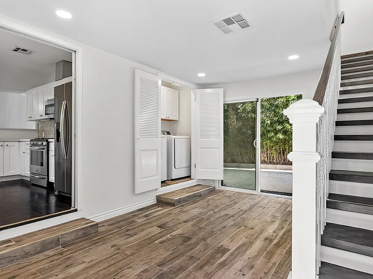 4242 Van Nuys Blvd — Photo 21