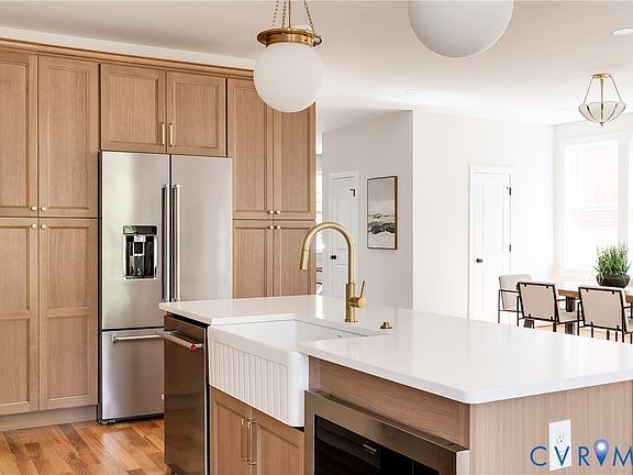 5th image of 404 W 31st St