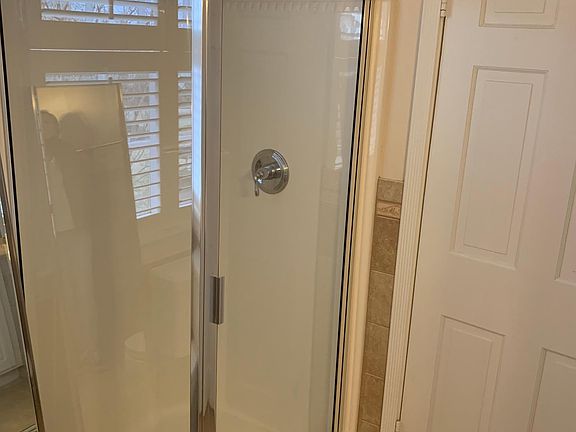 3rd image of 38 E Lock Ln #U3