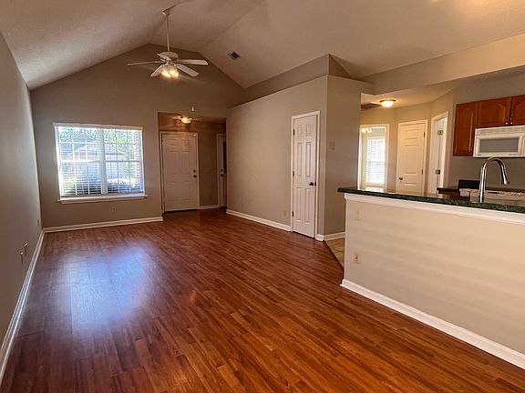 4th image of 104 Rolling Woods Cir