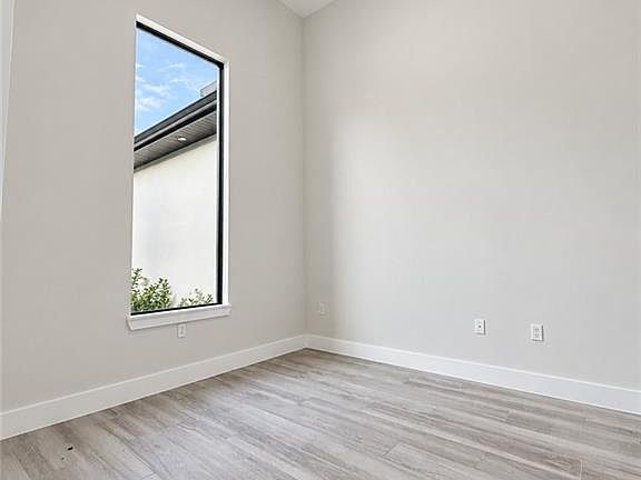 3rd image of 3696 18th AVE NE