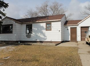 302 5th St N, New Town, ND 58763