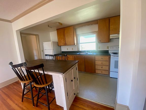 3rd image of 17 E Hampton St #B