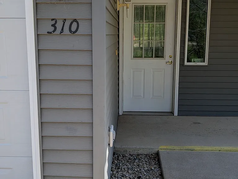 310 4th Ave SE — Photo 3