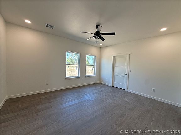 5th image of 1990 Everly Dr