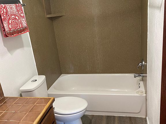 3rd image of 2127 Gold Ave SE #4