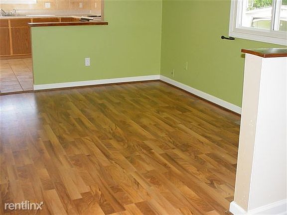 3rd image of 1074 Sarah St