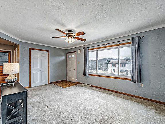 2nd image of 207 Gertrude St