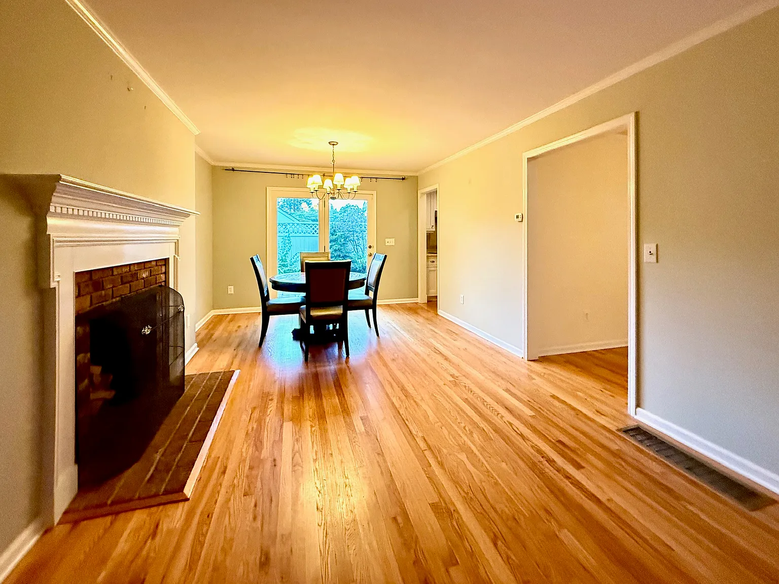 3 bed, 2.5 bath, 1644 sqft, $4,800 — Photo 4