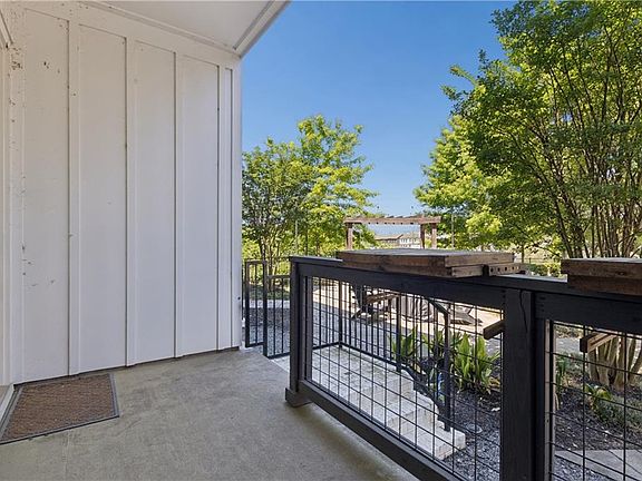 4th image of 913 Brees Ct