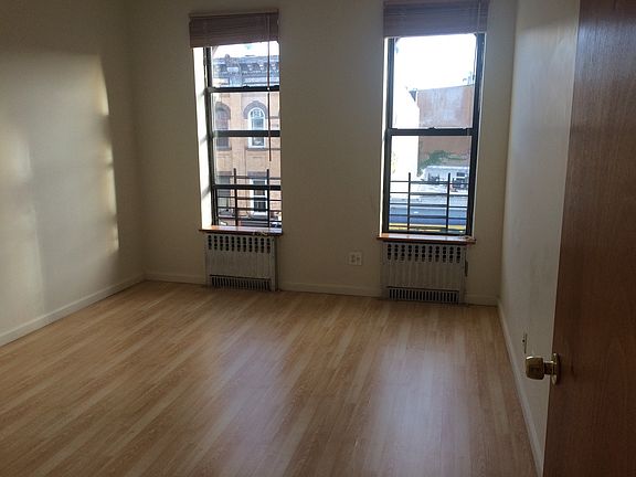 4th image of 246 Suydam St APT 3L