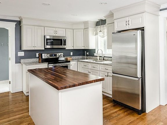 4th image of 74 Woodland Dr